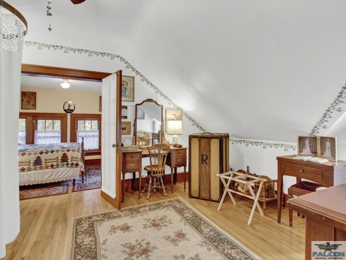 קודי Robins Nest Bed & Breakfast מראה חיצוני תמונה